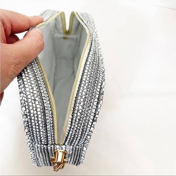 NEW CHANEL Holiday 2022 Woven Tweed Pouch Clutch -Converted To Crossbody Bag - Picture 6 of 13